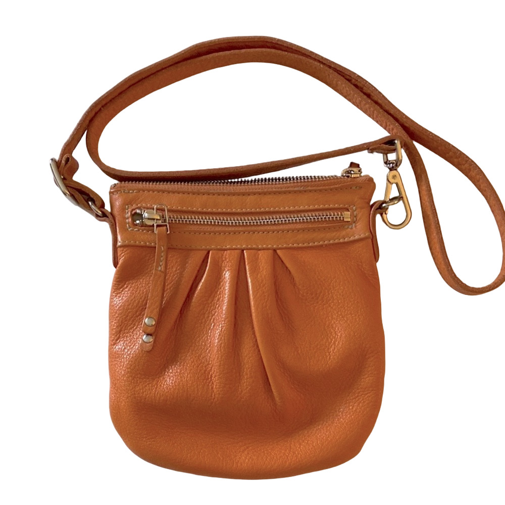 Leather Crossbody Bag in Cognac Brown - Stylish Hands-Free Carry